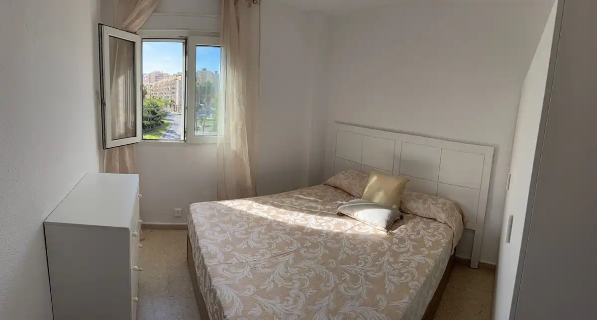 Dormitori de Apartament en venda en Benalmádena amb Aire condicionat, Moblat i Piscina comunitària