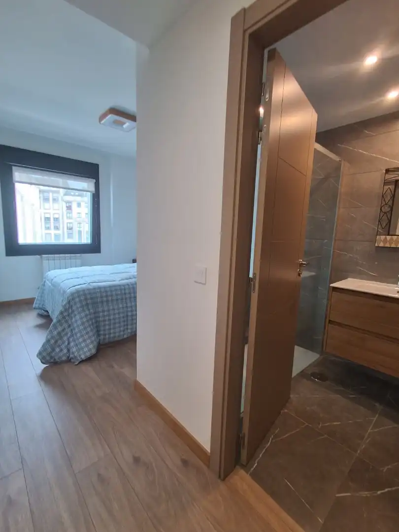 Habitación de Piso en venta en Oviedo  con Calefacción y Trastero