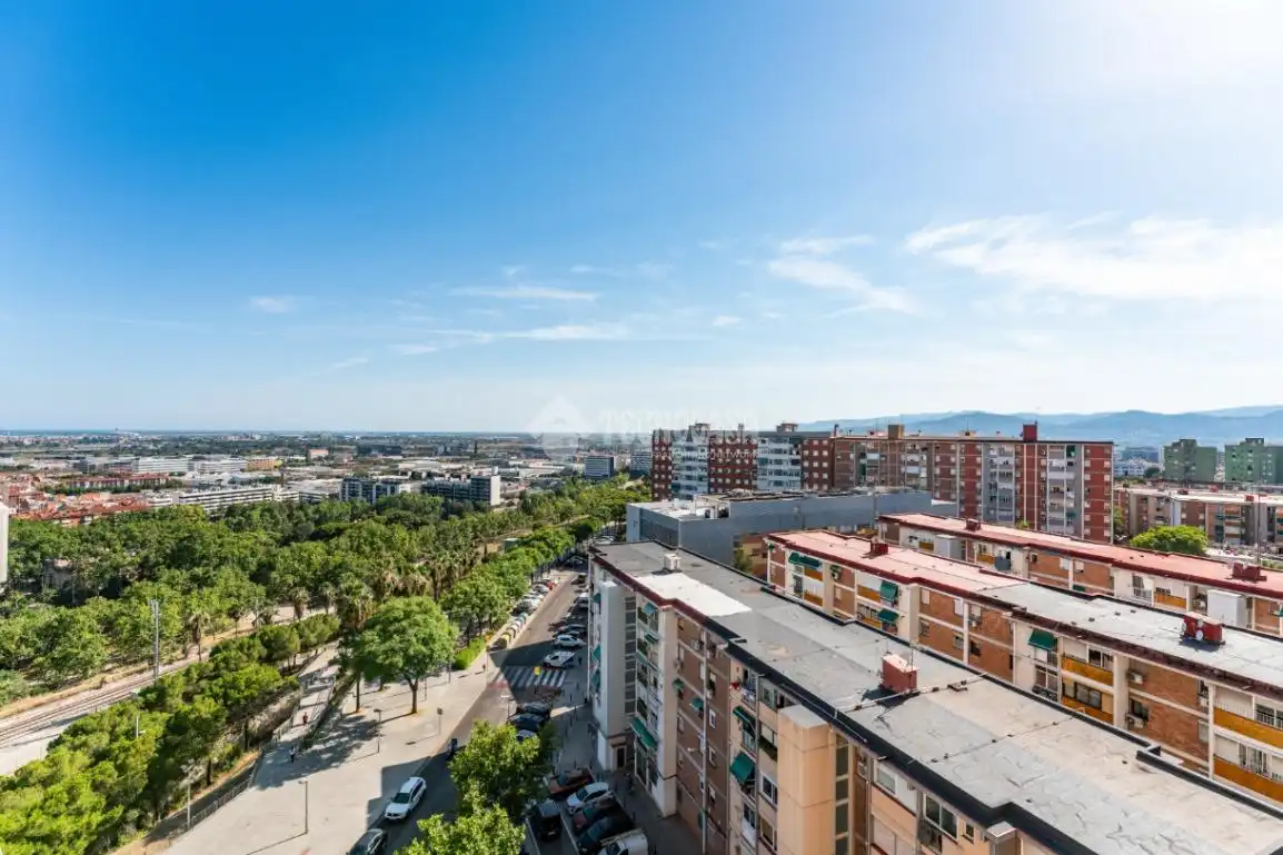 Exterior view of Flat for sale in Cornellà de Llobregat  with Air Conditioner