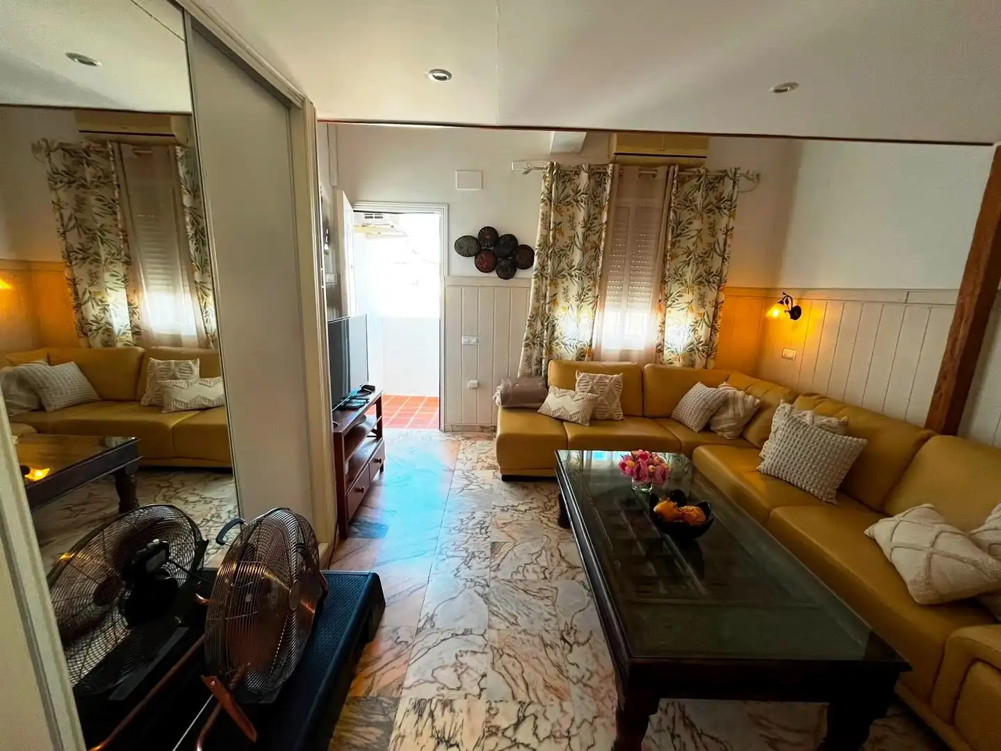 Sala d'estar de Apartament en venda en Valencina de la Concepción amb Aire condicionat, Terrassa i Piscina comunitària