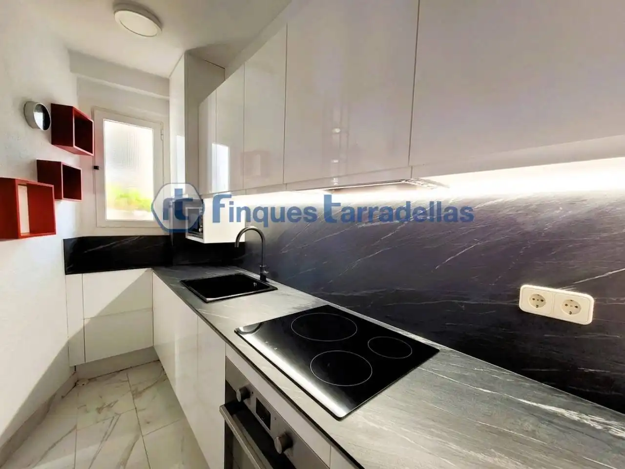 Cocina de Estudio en venta en Blanes con Terraza y Alarma