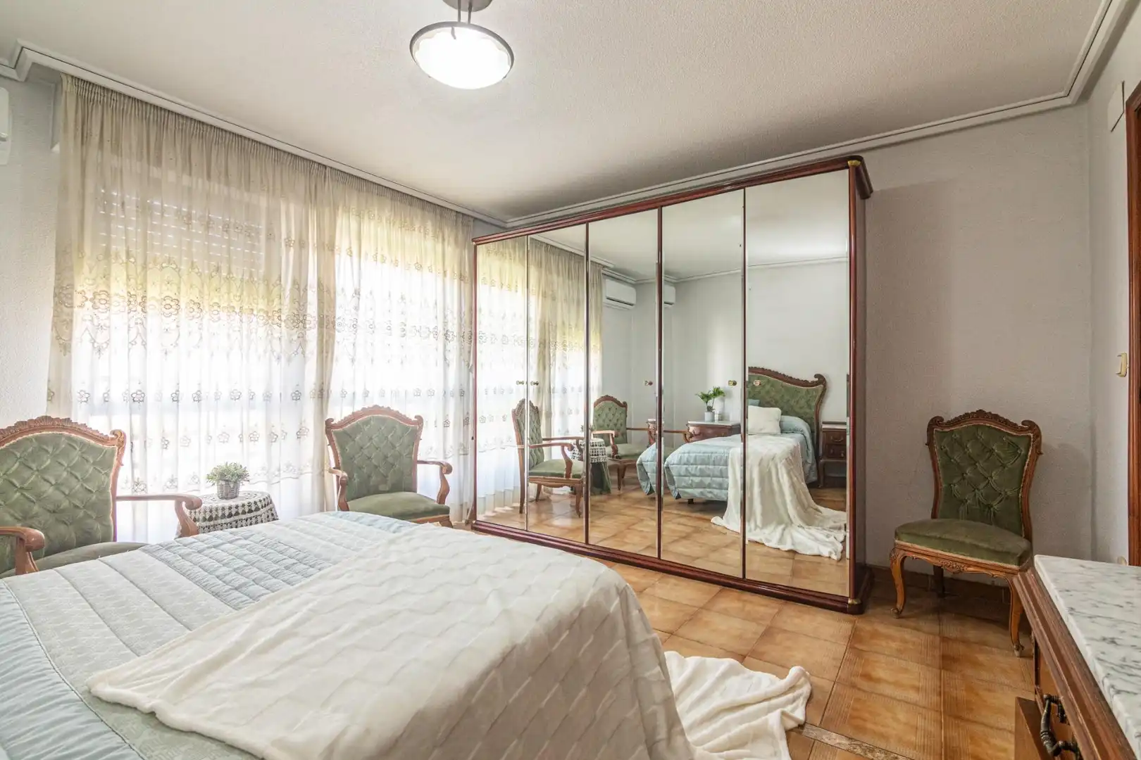 Habitación de Piso en venta en Elche / Elx con Aire acondicionado, Calefacción y Balcón