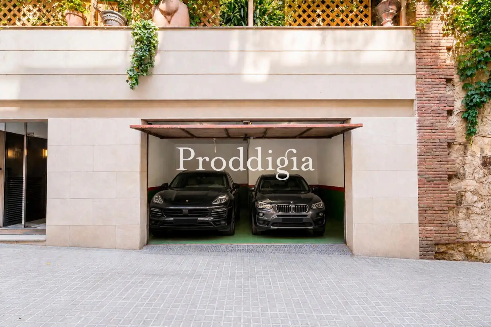 Parkplatz von Wohnung zum Verkauf in Barcelona mit Klimaanlage, Heizung und Privatgarten