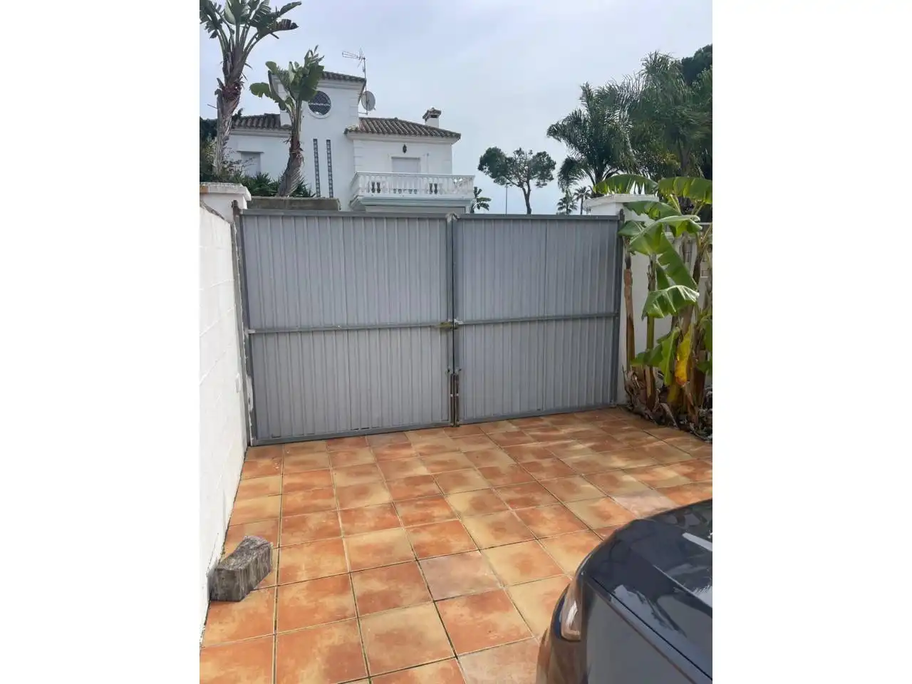 Vista exterior de Casa o xalet en venda en Chiclana de la Frontera amb Aire condicionat, Jardí privat i Piscina