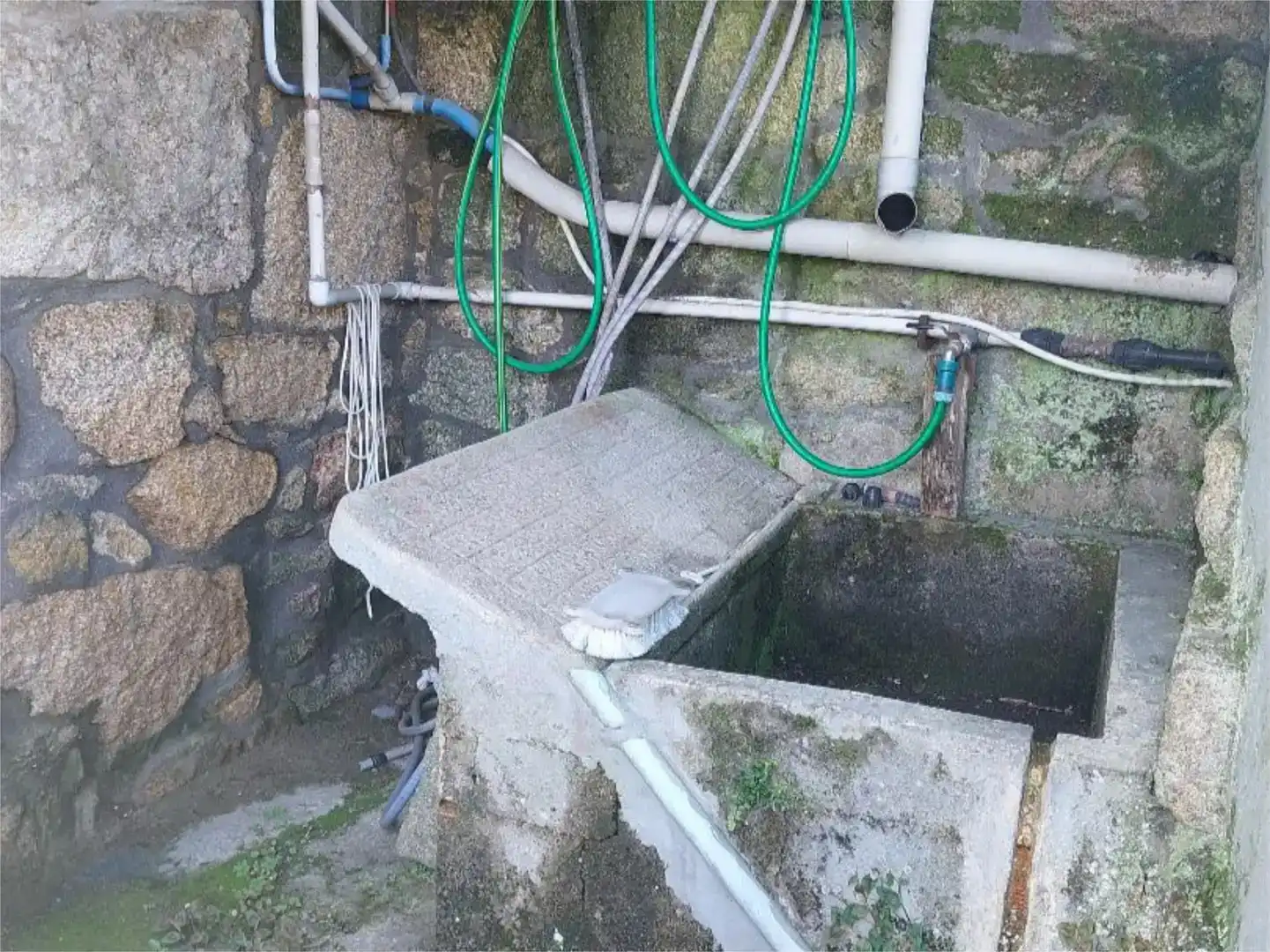 Vista exterior de Finca rústica en venda en Ponte Caldelas amb Balcó