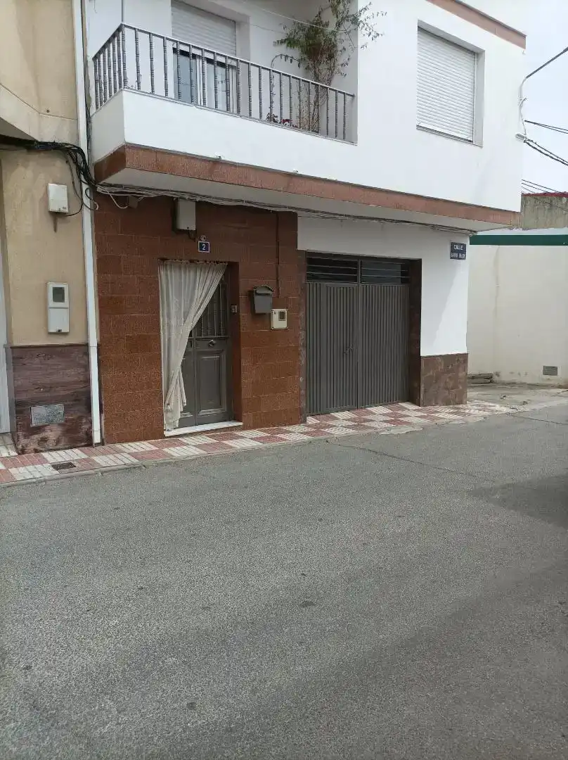 Vista exterior de Casa adosada en venda en Noalejo amb Aire condicionat, Jardí privat i Traster