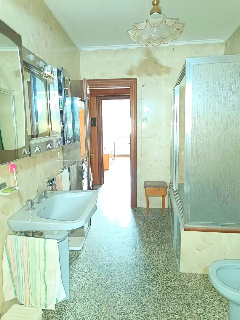 Bathroom of Flat for sale in Barruelo de Santullán  with Parquet flooring, Terrace and Furnished