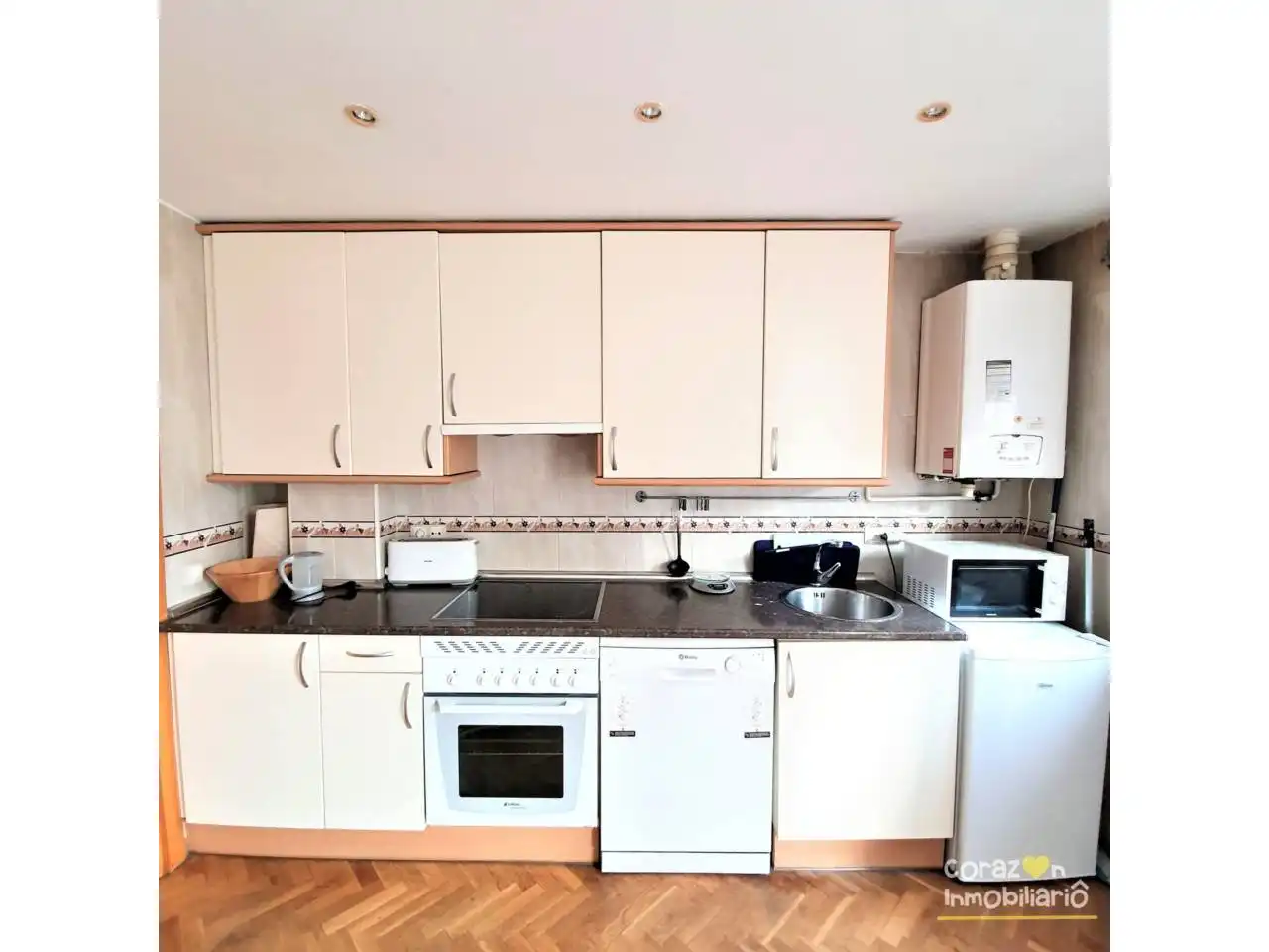 Kitchen of Study for rent in Madrid  with Air Conditioner, Parquet flooring and Storage room