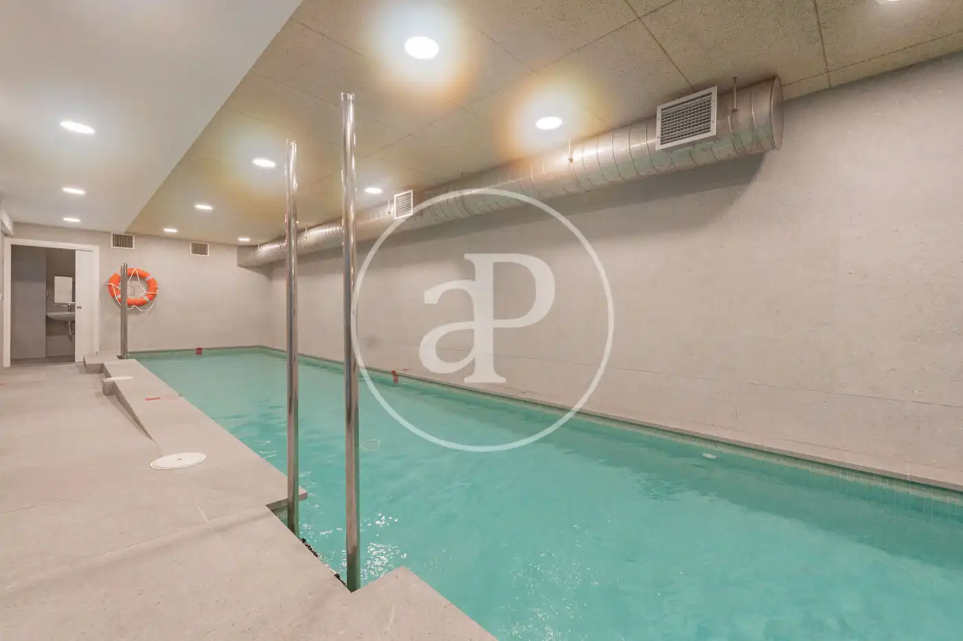 Piscina de Piso en venta en Madrid con Aire acondicionado, Calefacción y Trastero
