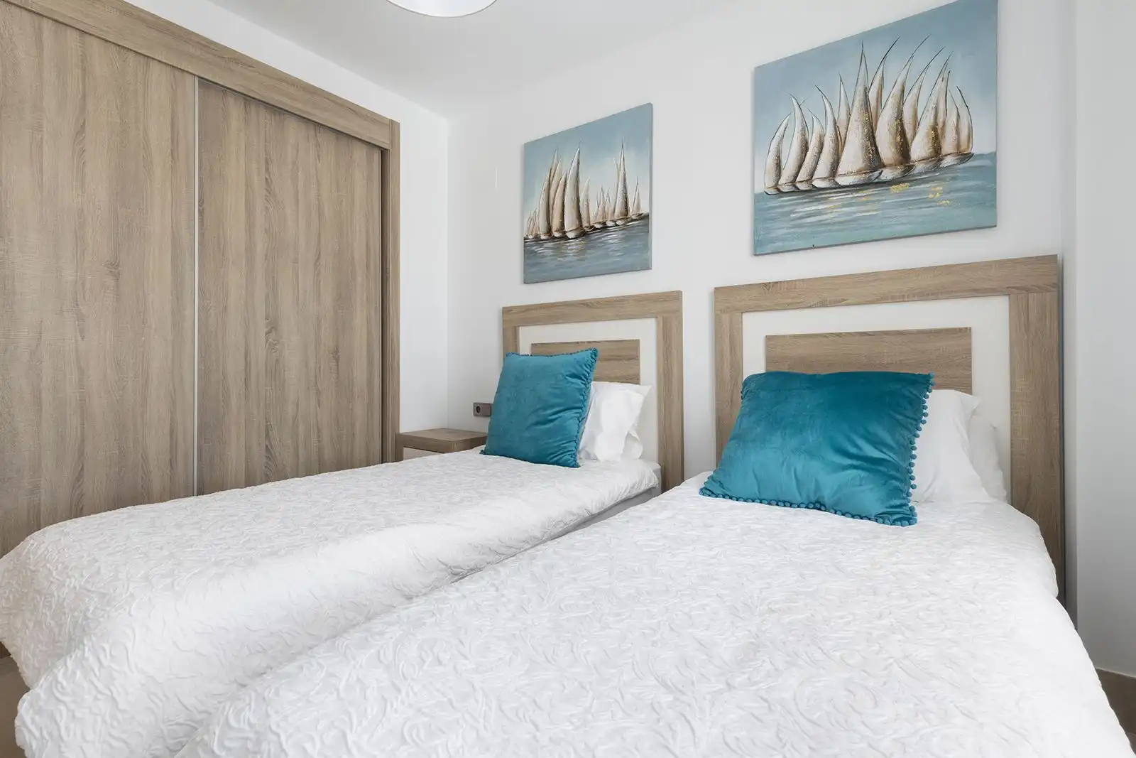 Dormitori de Apartament en venda en Casares amb Aire condicionat, Terrassa i Moblat