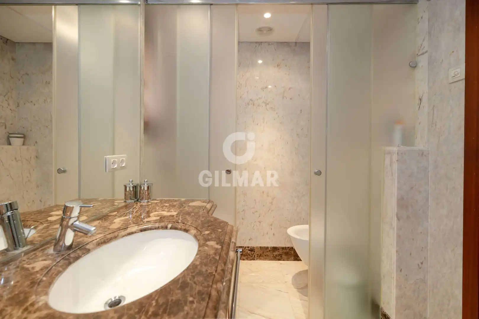 Baño de Planta baja en venta en Estepona con Calefacción, Jardín privado y Trastero
