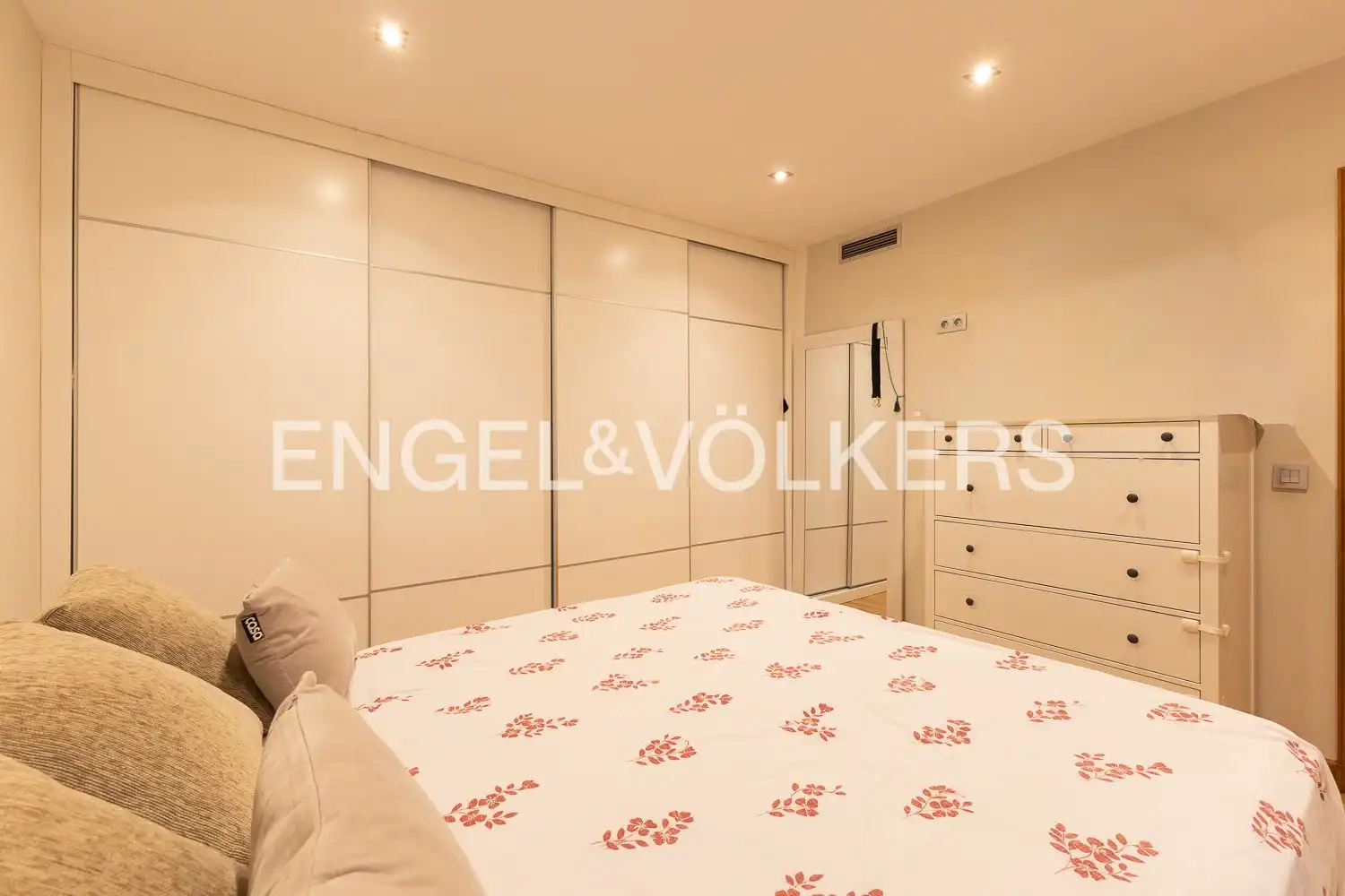 Habitación de Piso en venta en Valencia con Aire acondicionado, Calefacción y Amueblado