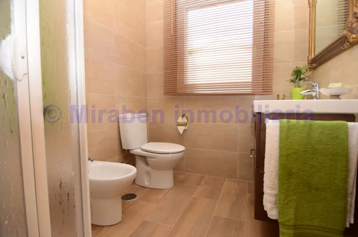 Baño de Piso de alquiler en Boiro con Calefacción, Terraza y Amueblado