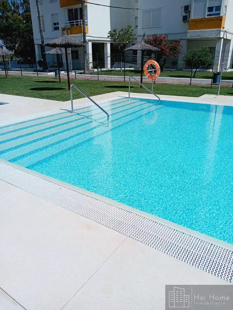 Piscina de Piso en venta en El Puerto de Santa María con Terraza, Amueblado y Alarma