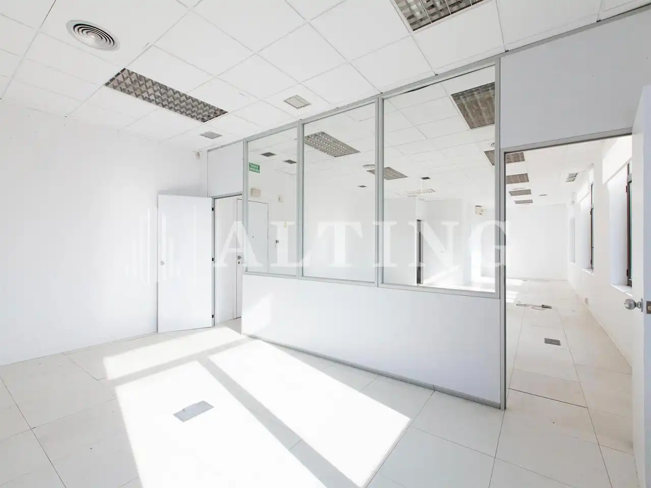 Office space with lift to rent in Catalunya, imagen 18