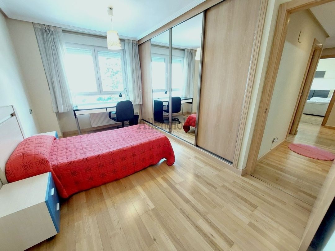 Bedroom of Flat for rent in Oviedo   with Heating