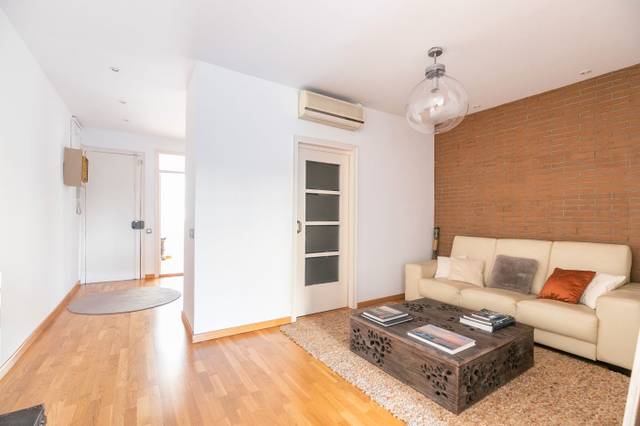 Piso en Alquiler en Carrer Bassols en El Camp de l'Arpa del Clot