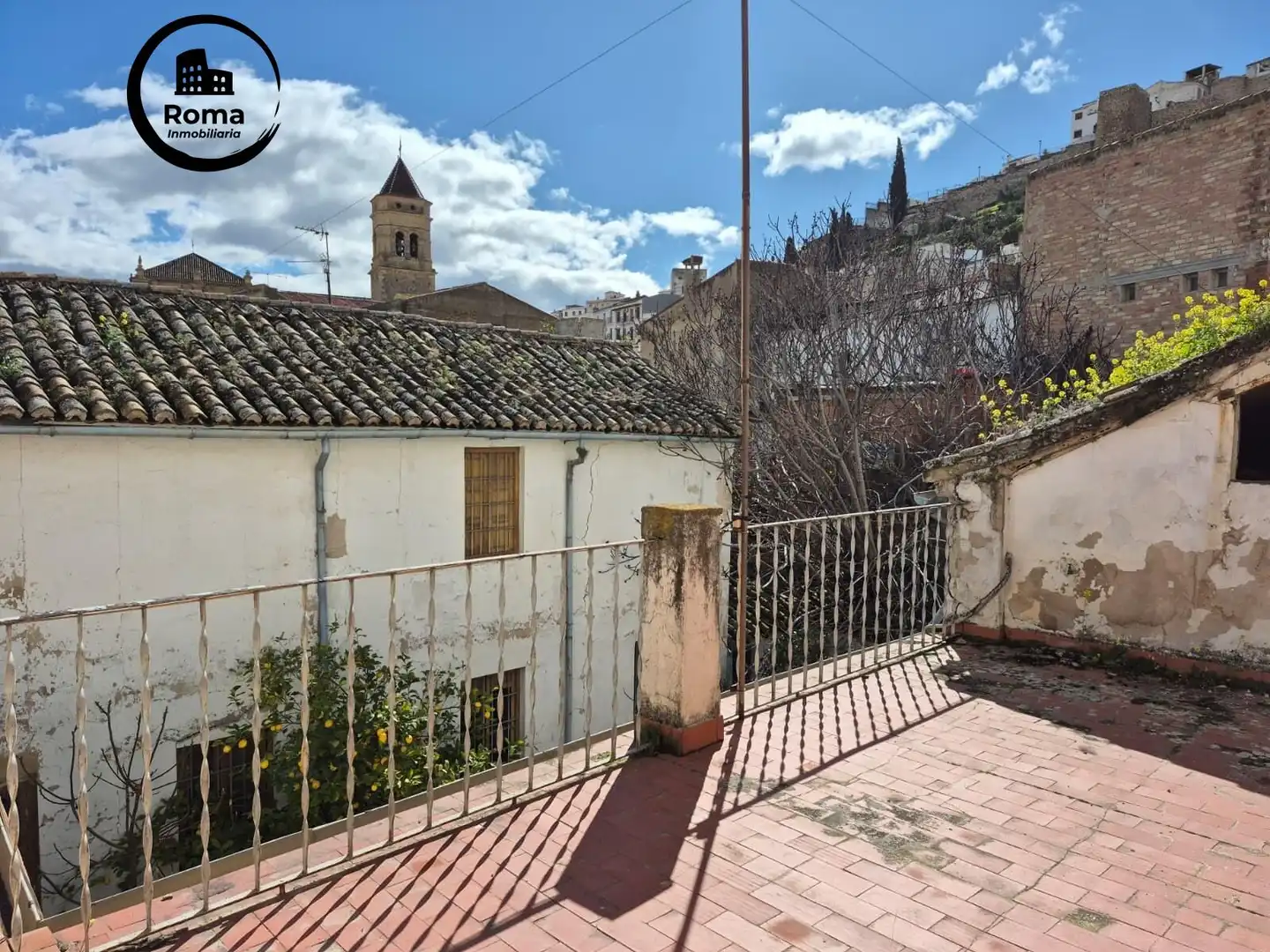 Vista exterior de Casa adosada en venda en Loja amb Terrassa