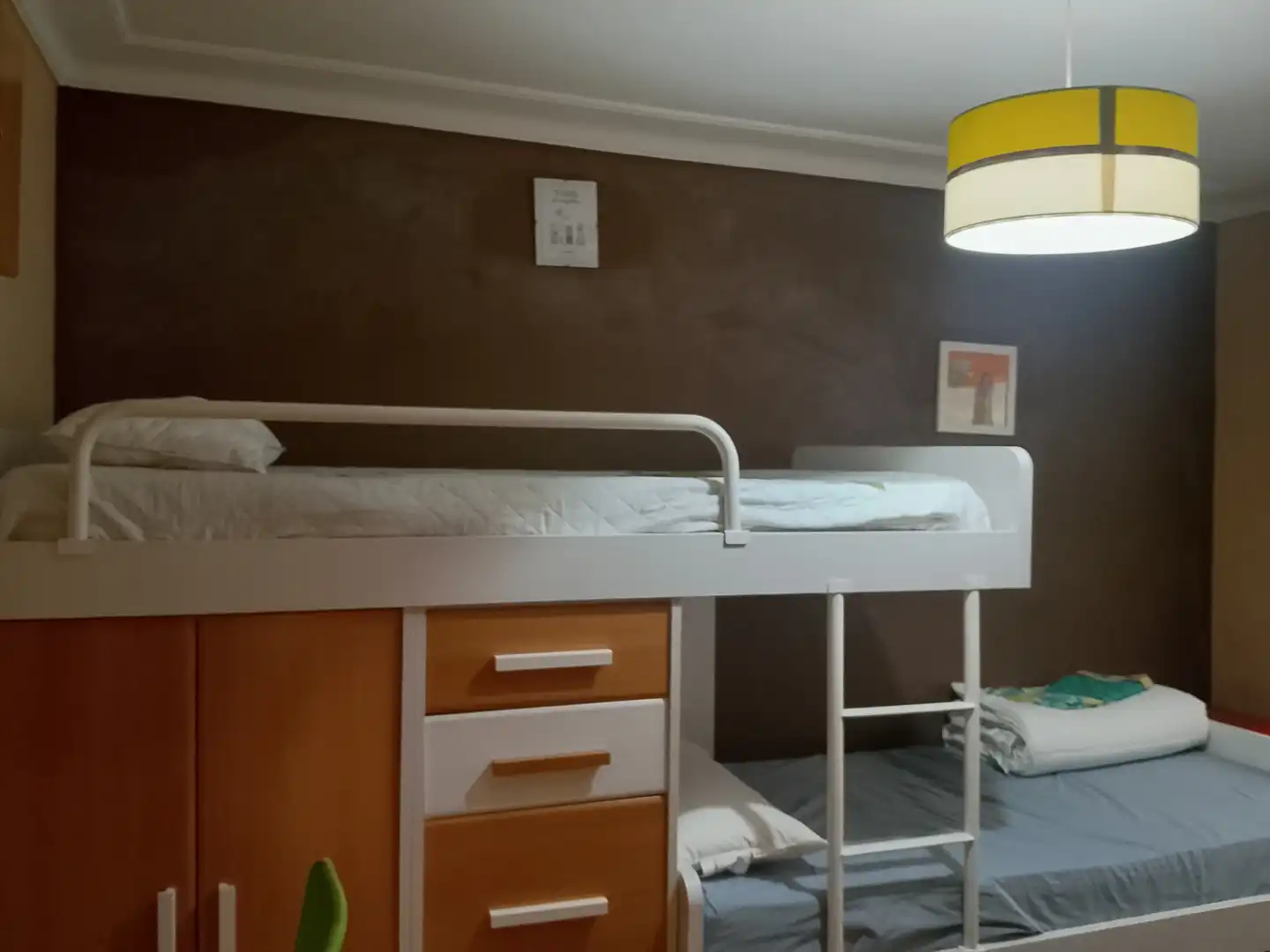 Habitación de Piso de alquiler en Avilés con Calefacción, Parquet y Amueblado