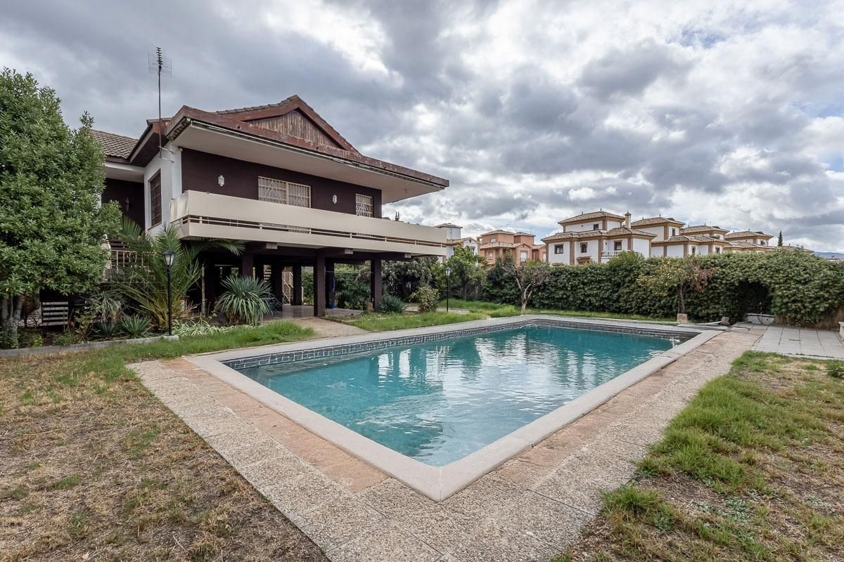 Piscina de Casa o xalet en venda en Cájar amb Jardí privat, Terrassa i Piscina