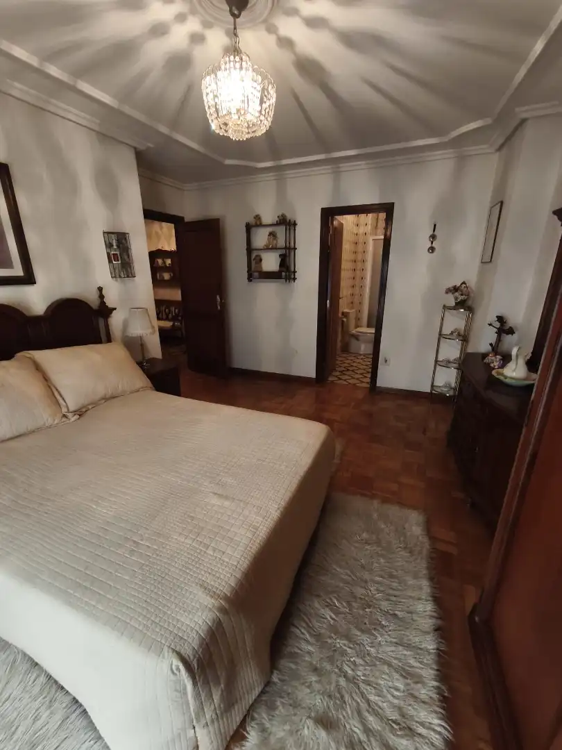 Dormitori de Dúplex en venda en Ourense Capital  amb Calefacció, Parquet i Forn