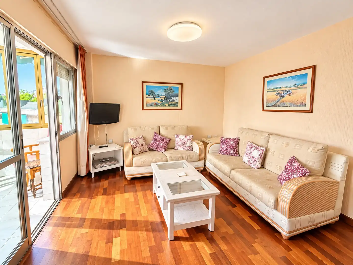 Sala de estar de Piso en venta en Torremolinos con Terraza, Amueblado y Lavadora