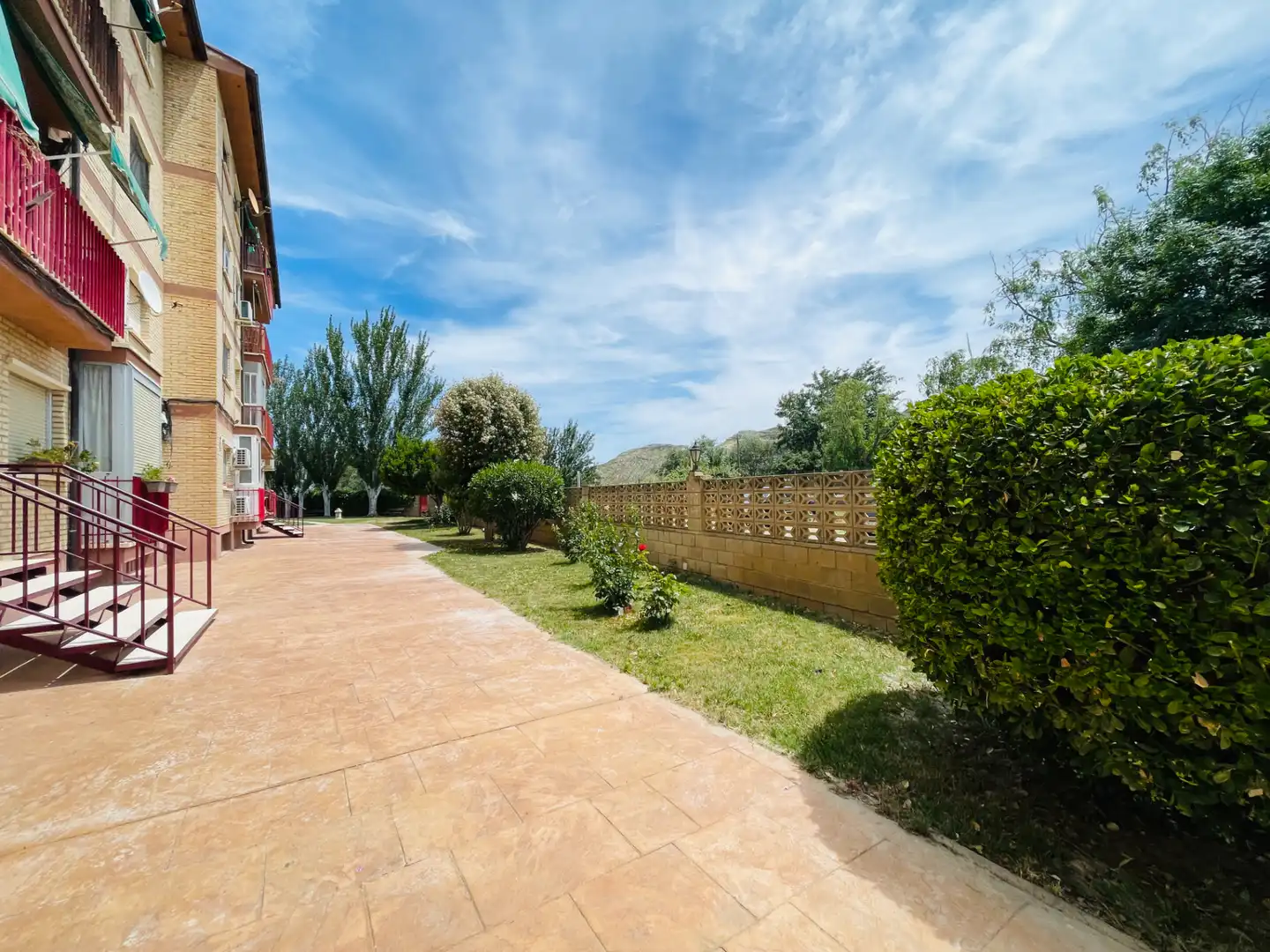 Garden of Flat for sale in Cadrete  with Air Conditioner, Heating and Private garden