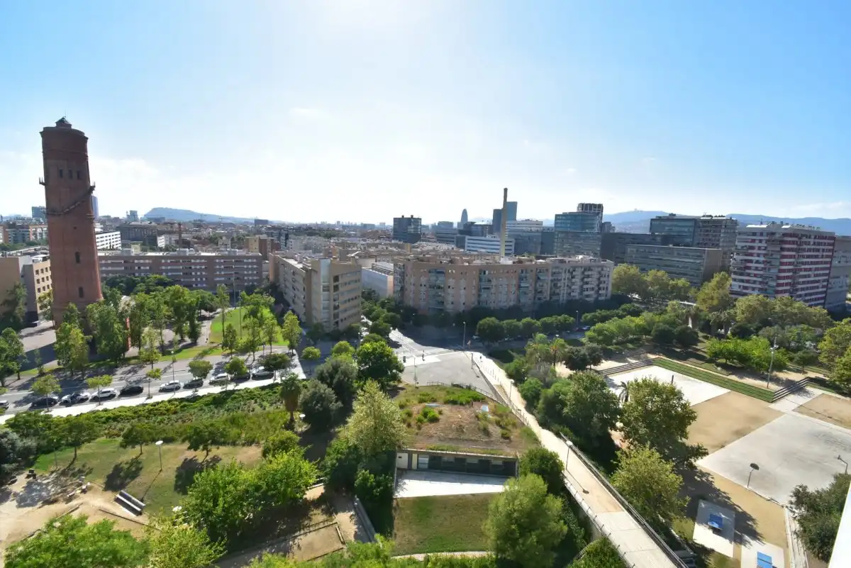 Außenansicht von Wohnung zur Miete in Barcelona mit Klimaanlage, Heizung und Privatgarten