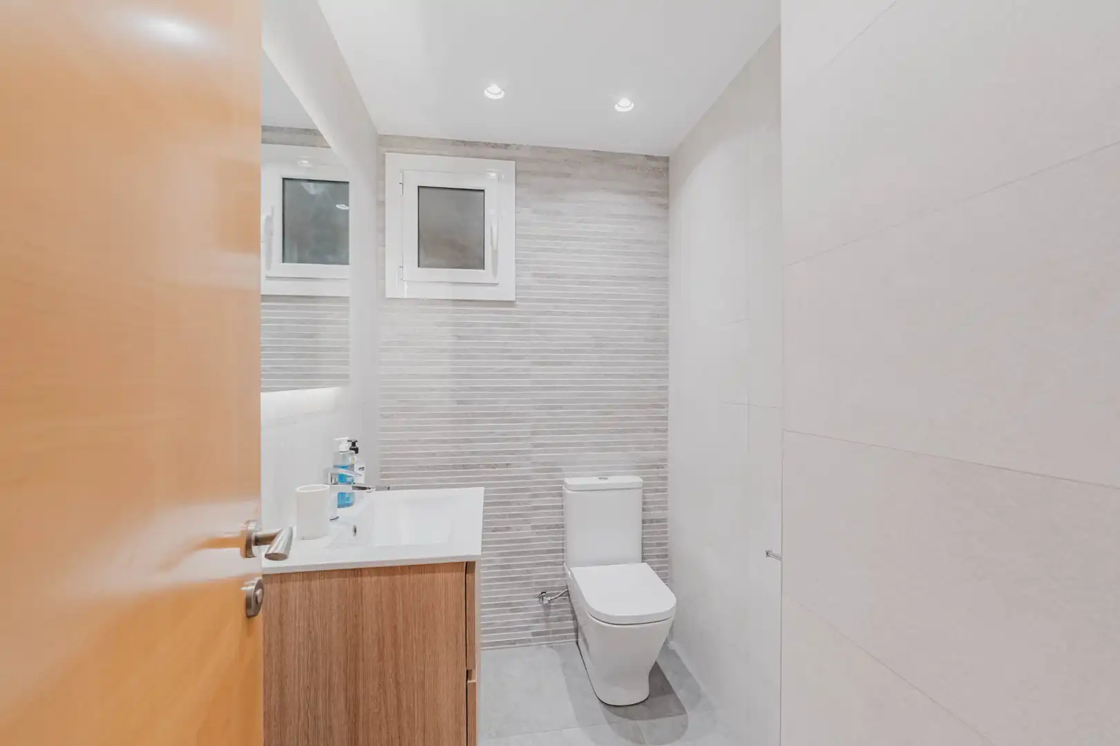 Badezimmer von Wohnung zum Verkauf in Barcelona mit Klimaanlage, Heizung und Parkett