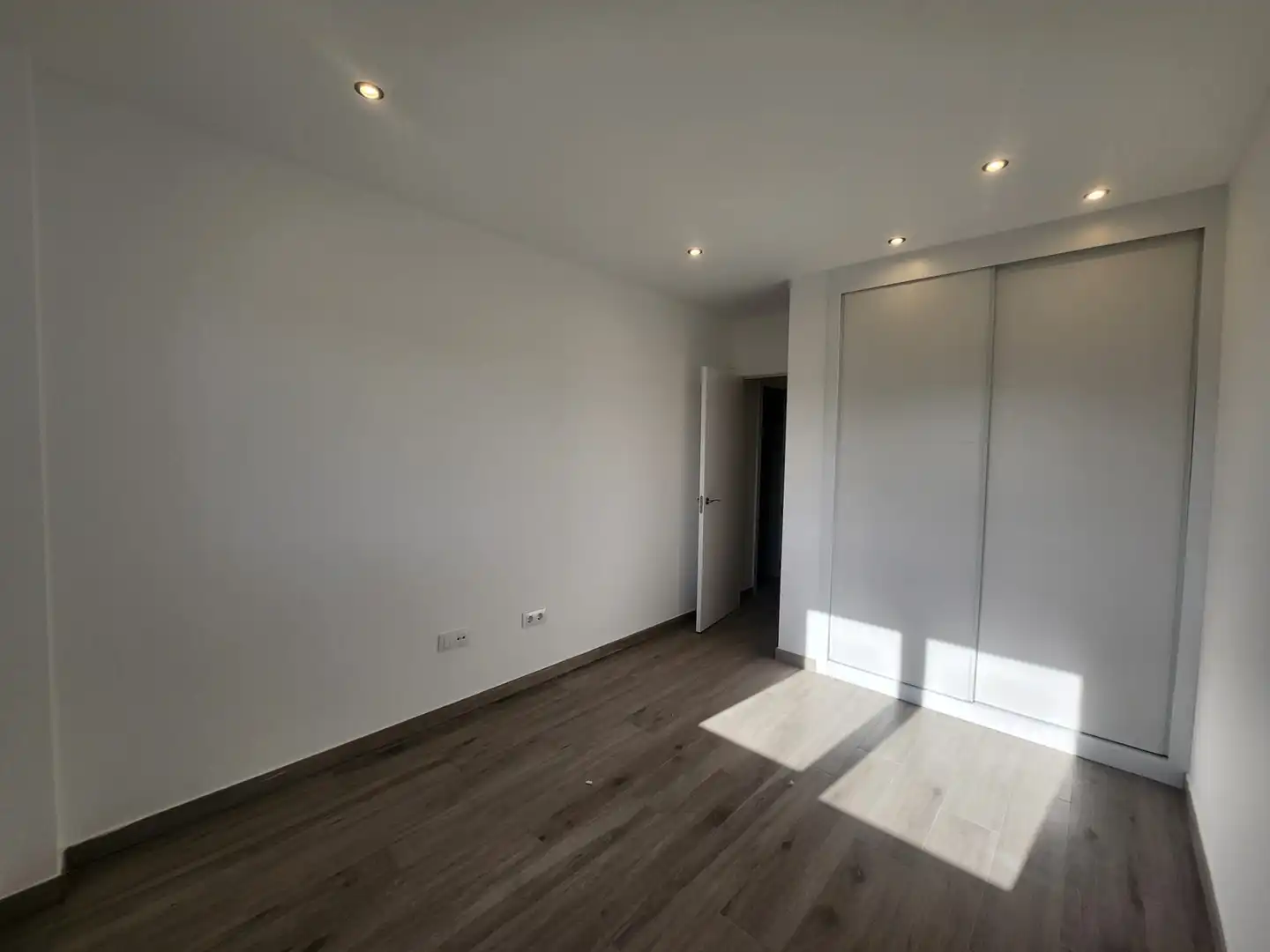 Habitación de Casa adosada en venta en Villalbilla con Calefacción, Jardín privado y Trastero