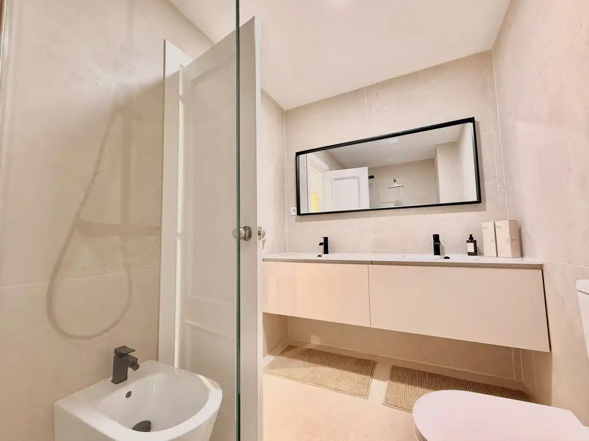 Baño de Apartamento en venta en Fuengirola con Aire acondicionado, Calefacción y Terraza