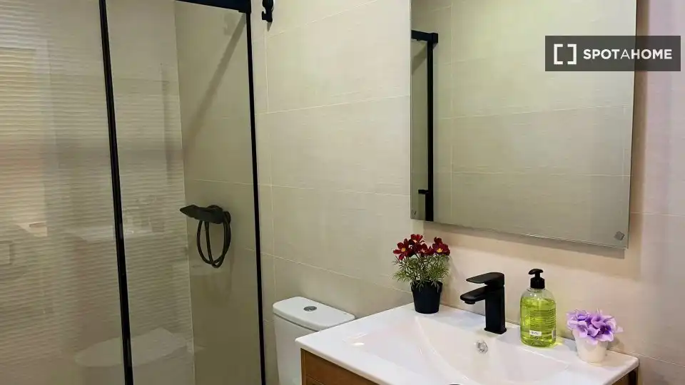 Baño de Piso de alquiler en Burjassot con Aire acondicionado, Calefacción y Amueblado