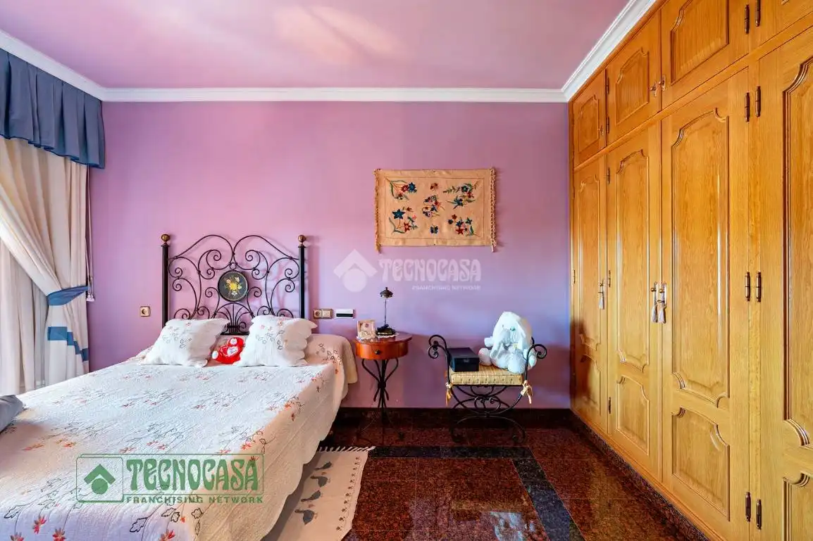 Dormitori de Casa o xalet en venda en Roquetas de Mar amb Calefacció, Parquet i Terrassa