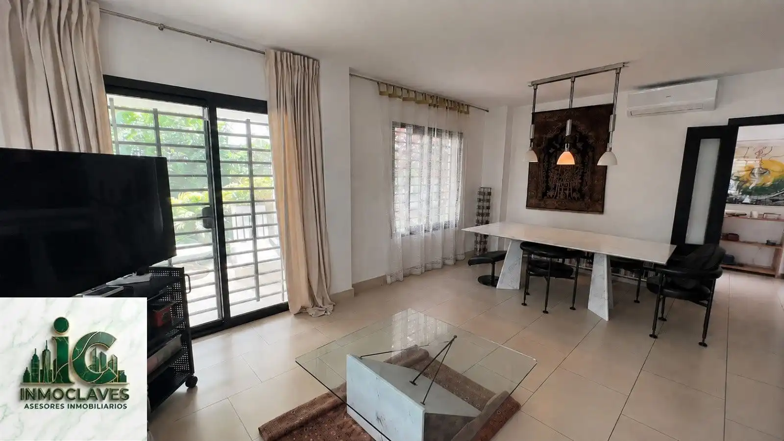 Living room of Detached homes for sale in Algeciras  with Air Conditioner, Heating and Private garden