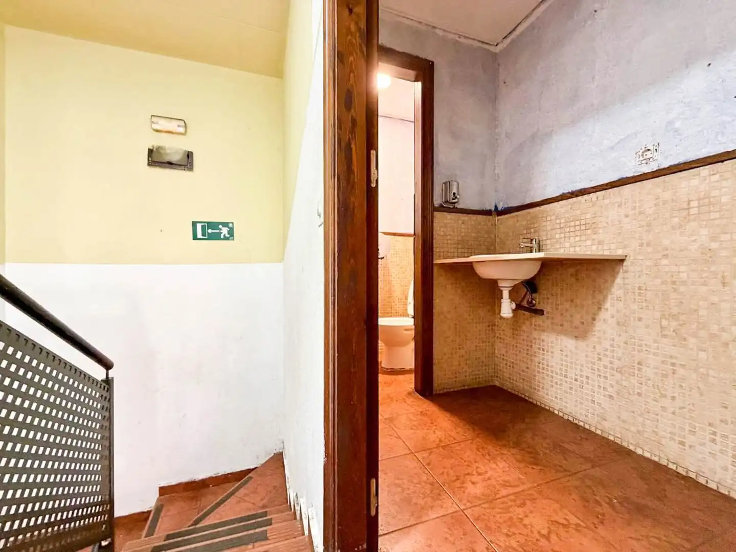 Bathroom of Commercial properties for sale in Barcelona  with Air Conditioner and Heating