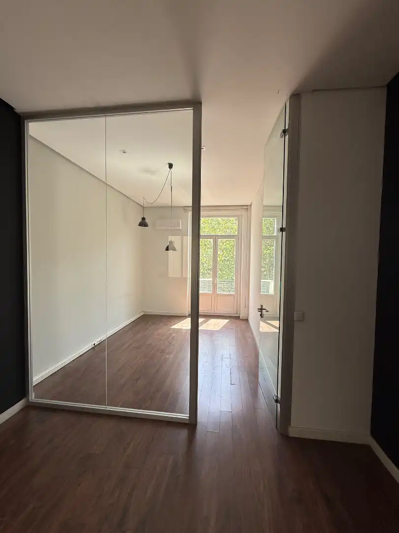 Schlafzimmer von Büro zur Miete in Valencia mit Klimaanlage, Heizung und Balkon