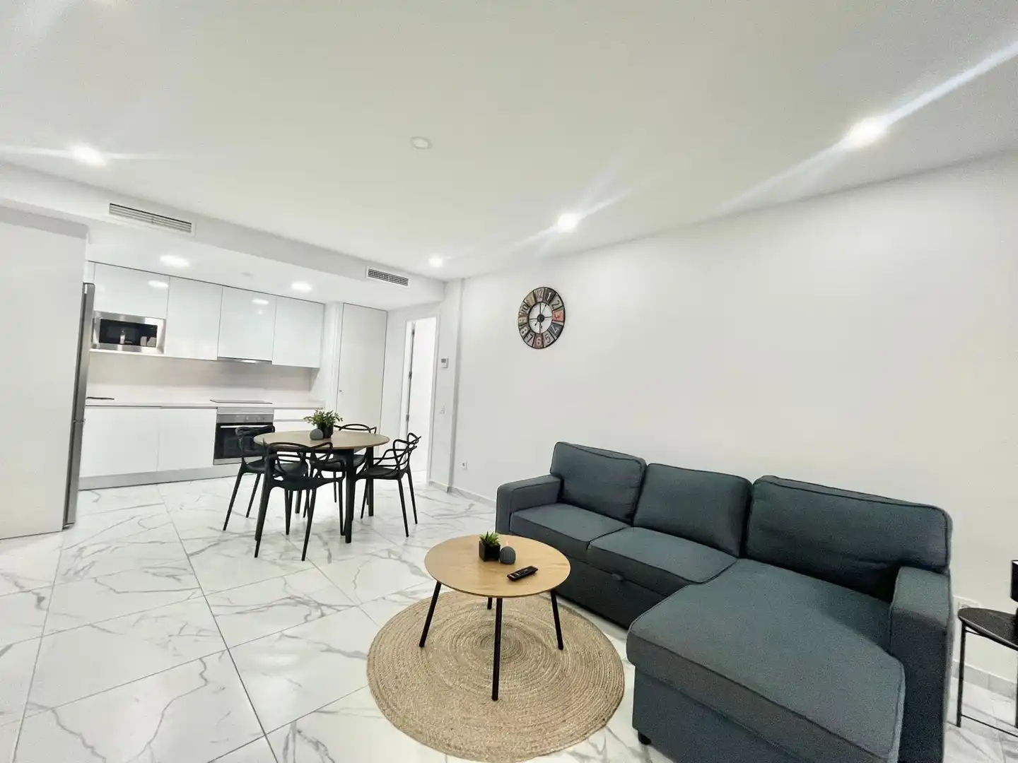 Sala d'estar de Planta baixa de lloguer en Torrevieja amb Aire condicionat, Calefacció i Piscina