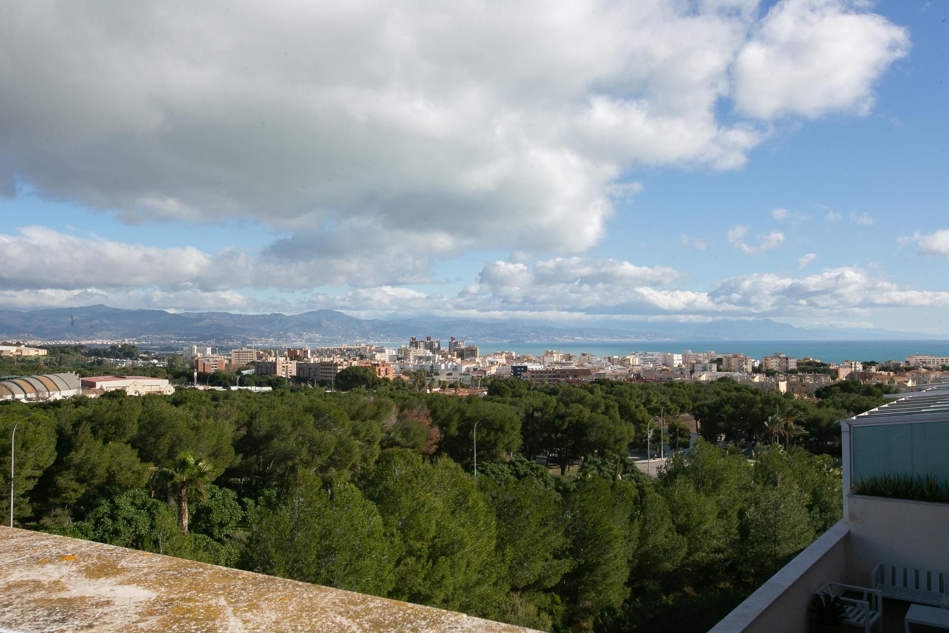 Vista exterior de Ático en venta en Torremolinos con Aire acondicionado, Jardín privado y Parquet