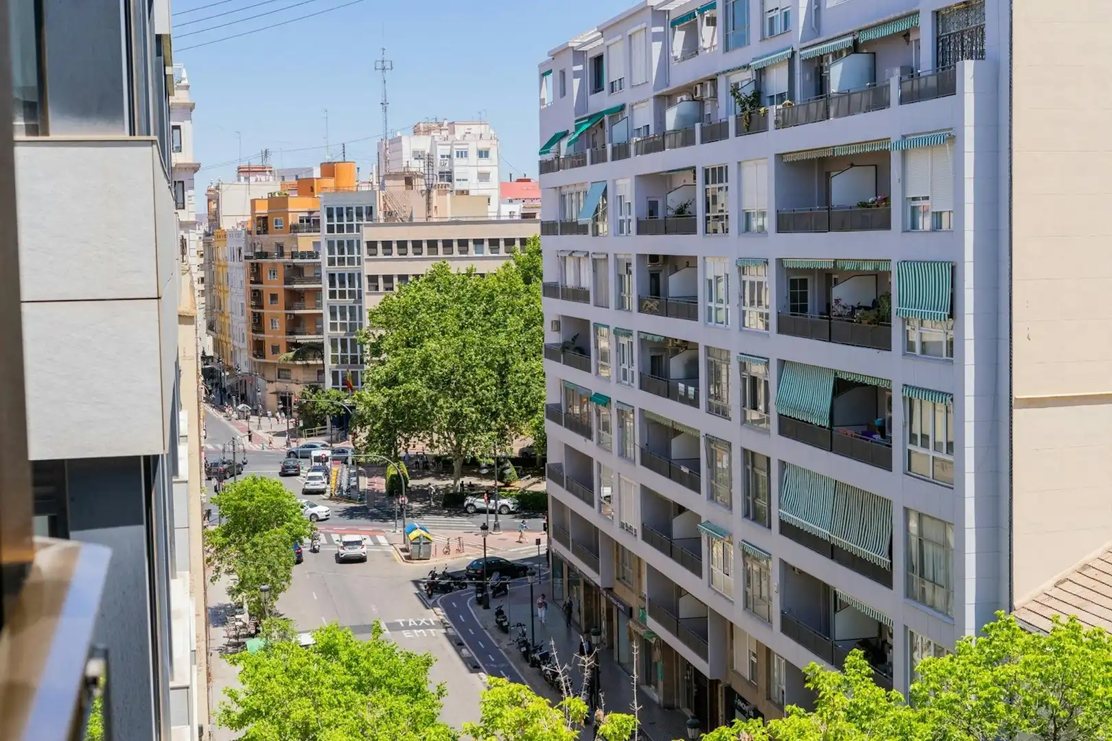 Vista exterior de Piso para compartir en Valencia con Amueblado, Lavadora y TV