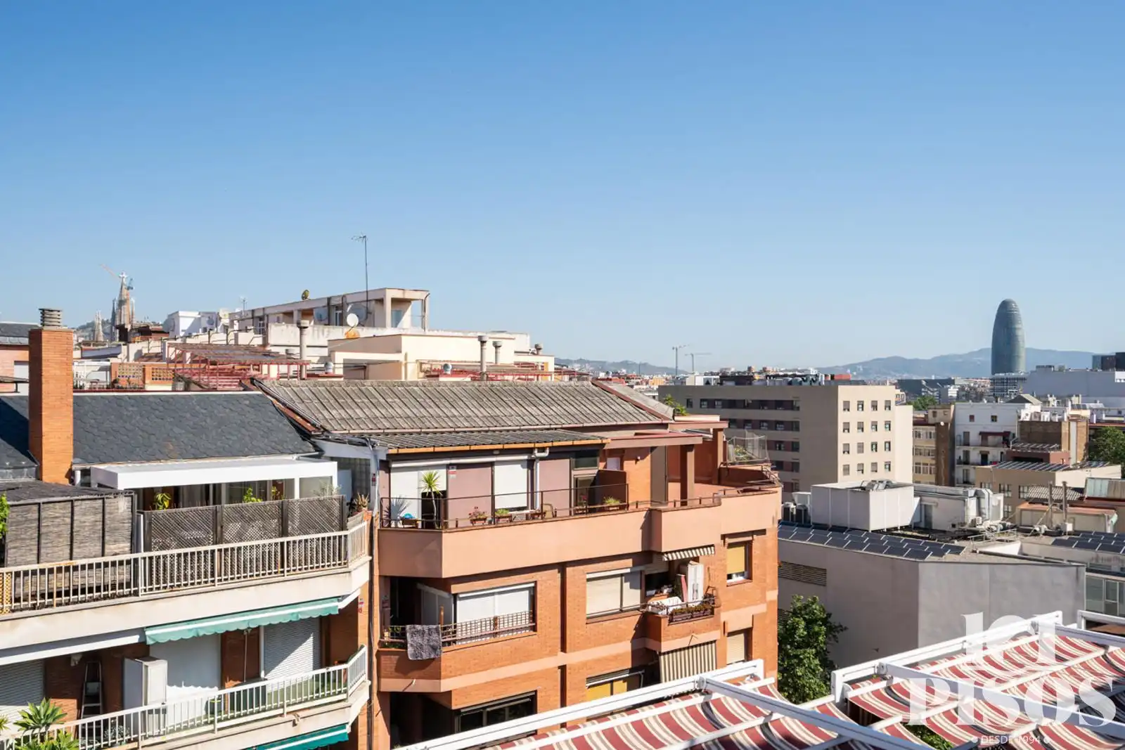 Vista exterior de Ático en venta en Barcelona con Aire acondicionado, Calefacción y Parquet