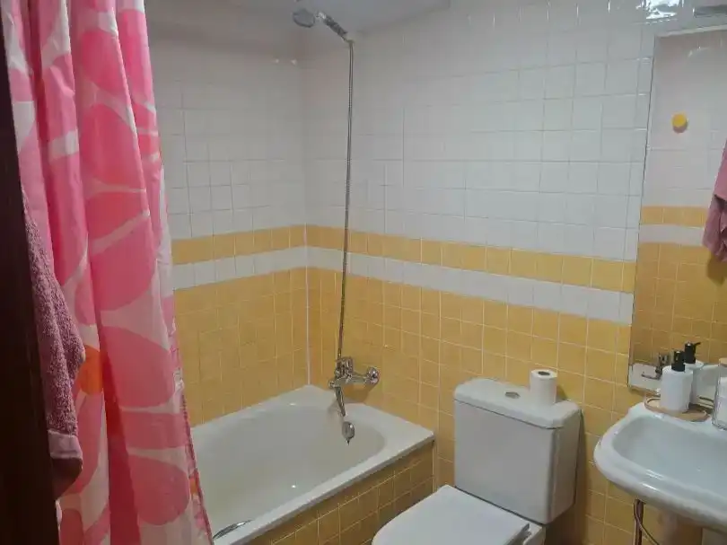 Bany de Pis en venda en Roquetas de Mar amb Aire condicionat i Piscina