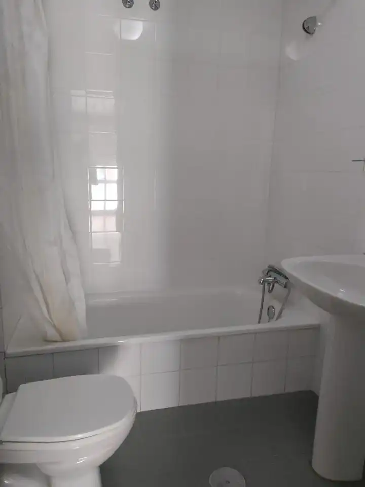 Bathroom of Flat for rent in Santiago de Compostela   with Heating