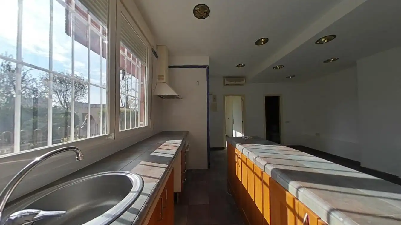Cuina de Apartament en venda en Madrid amb Aire condicionat