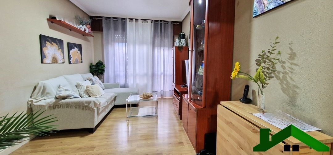 Sala d'estar de Apartament en venda en Bilbao  amb Calefacció i Balcó