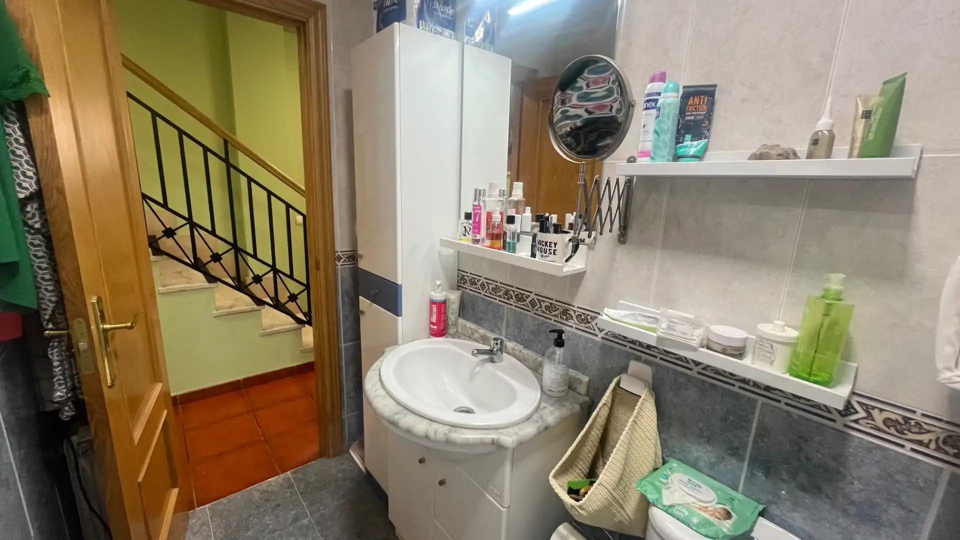Badezimmer von Einfamilien-Reihenhaus zum Verkauf in Mojados mit Heizung und Parkett