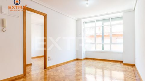 Photo 2 of Flat for rent in Calle de Pinos Baja, Valdeacederas, Madrid Capital