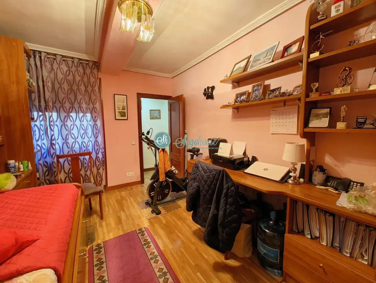 Bedroom of Flat for sale in Segovia  with Air Conditioner, Heating and Balcony