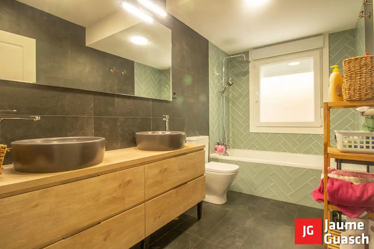 Baño de Casa o chalet en venta en El Vendrell con Aire acondicionado, Calefacción y Jardín privado