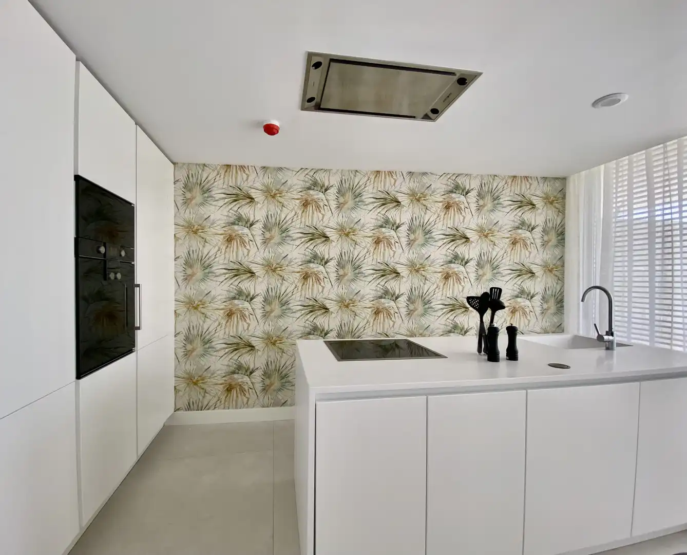 Cocina de Planta baja de alquiler en Estepona con Calefacción, Jardín privado y Terraza