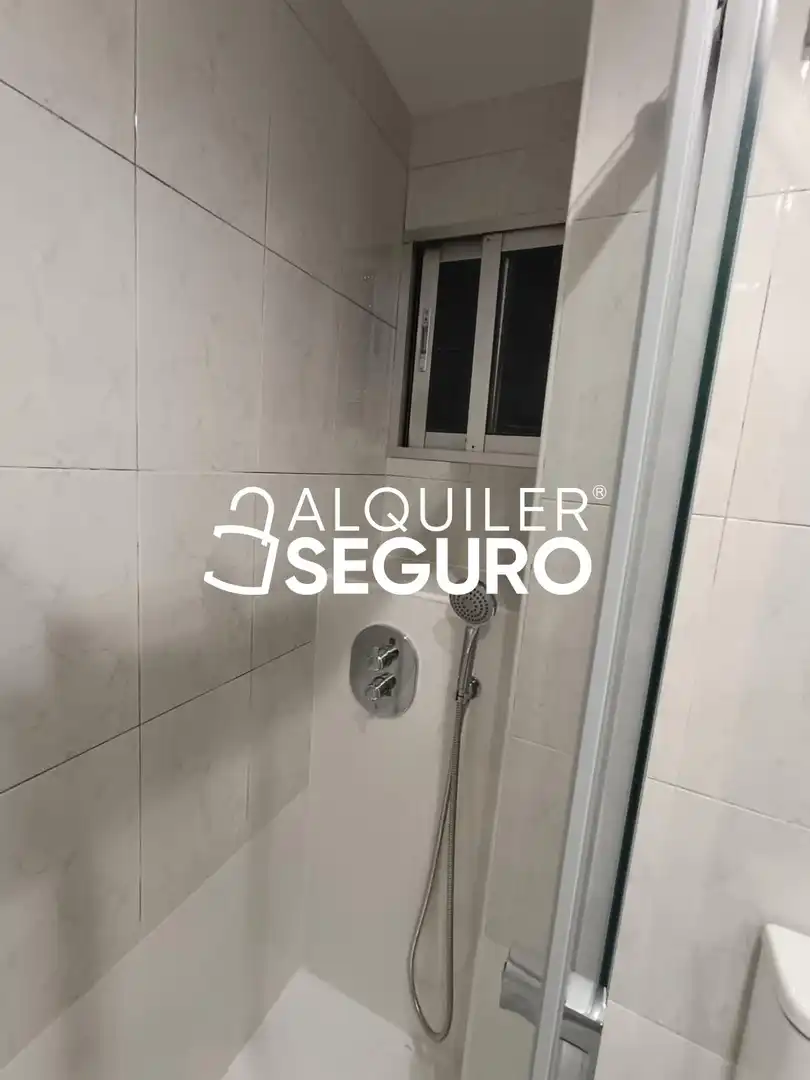 Baño de Piso de alquiler en Madrid